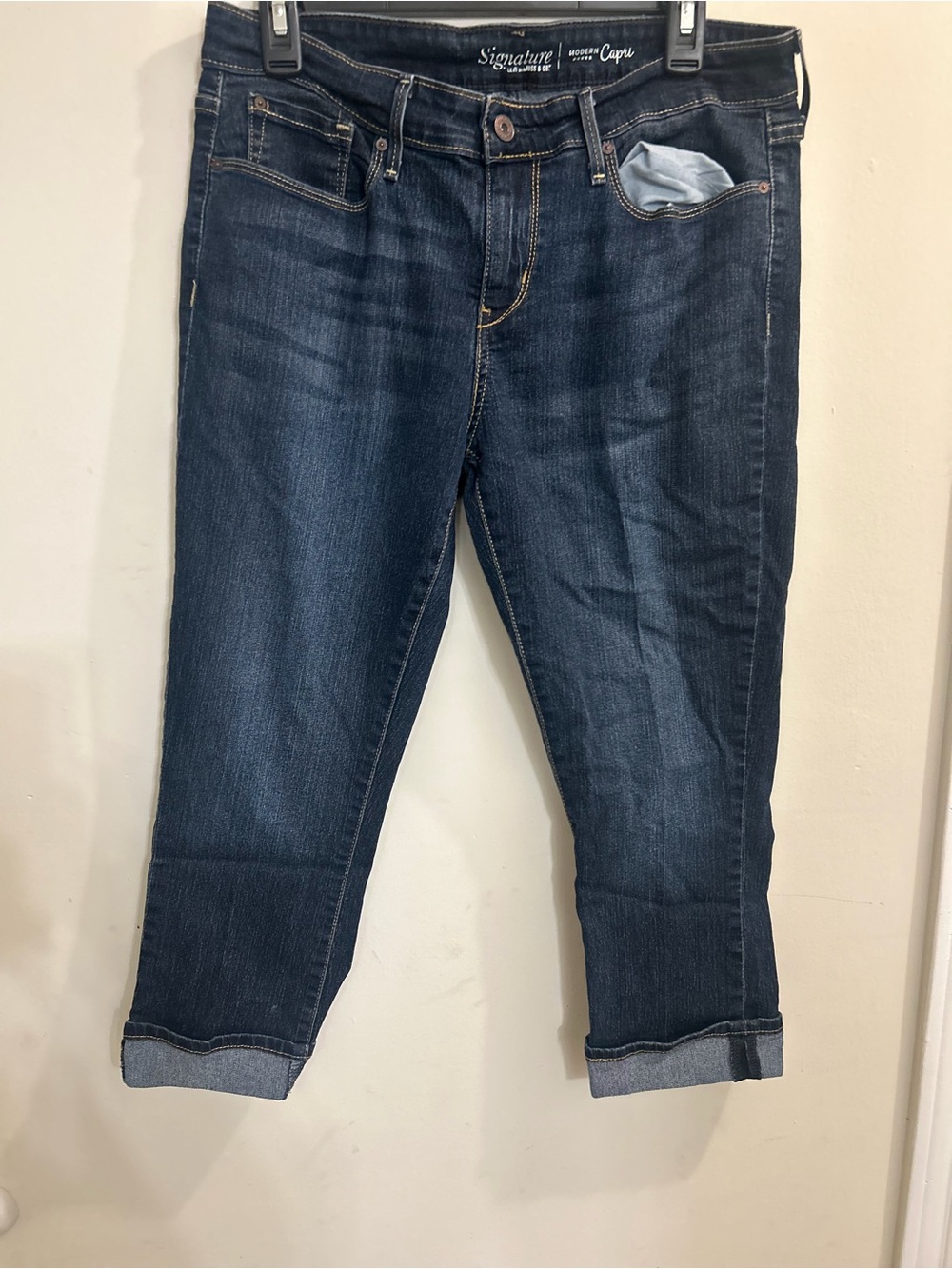 Signature by Levi Strauss Dark Blue Cropped Capri Jeans
